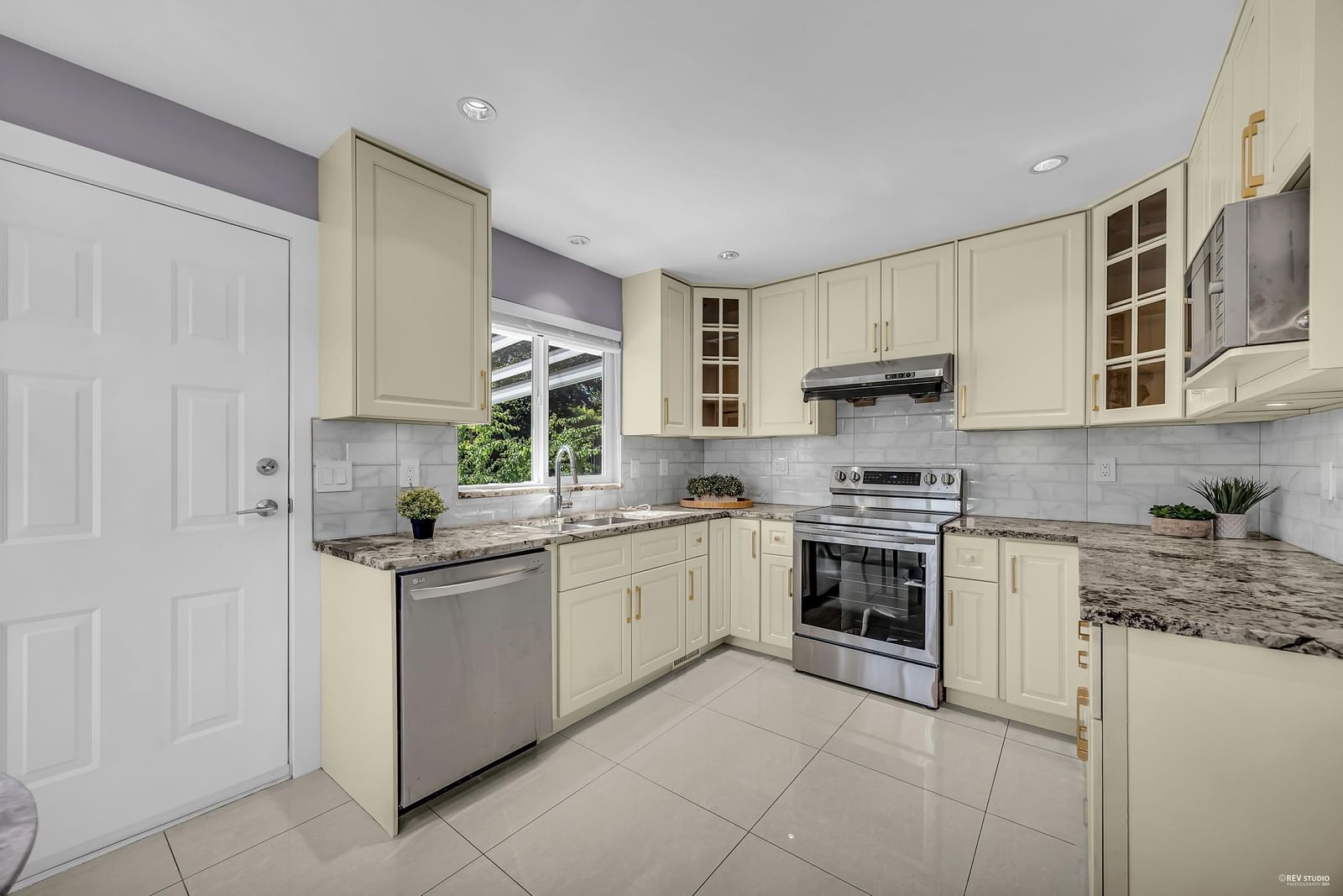 Listing Image 19