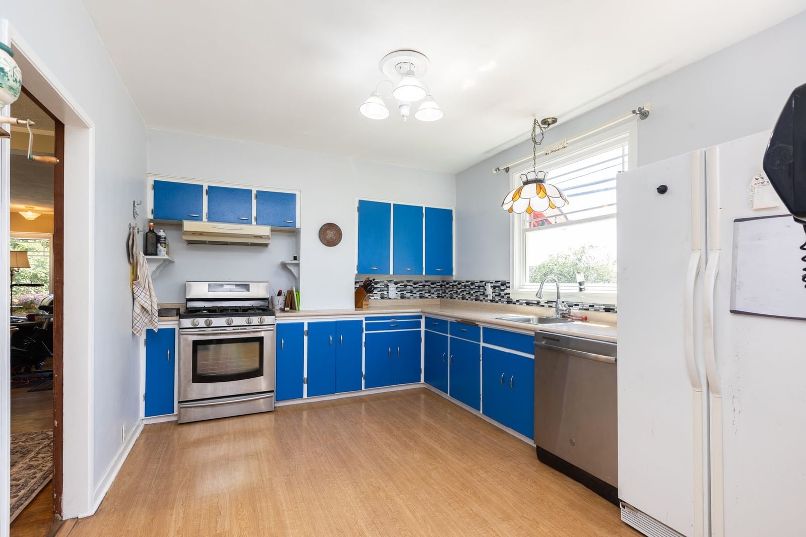 Listing Image 11