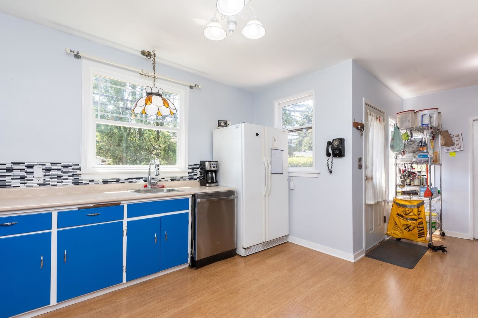 Listing Image 12