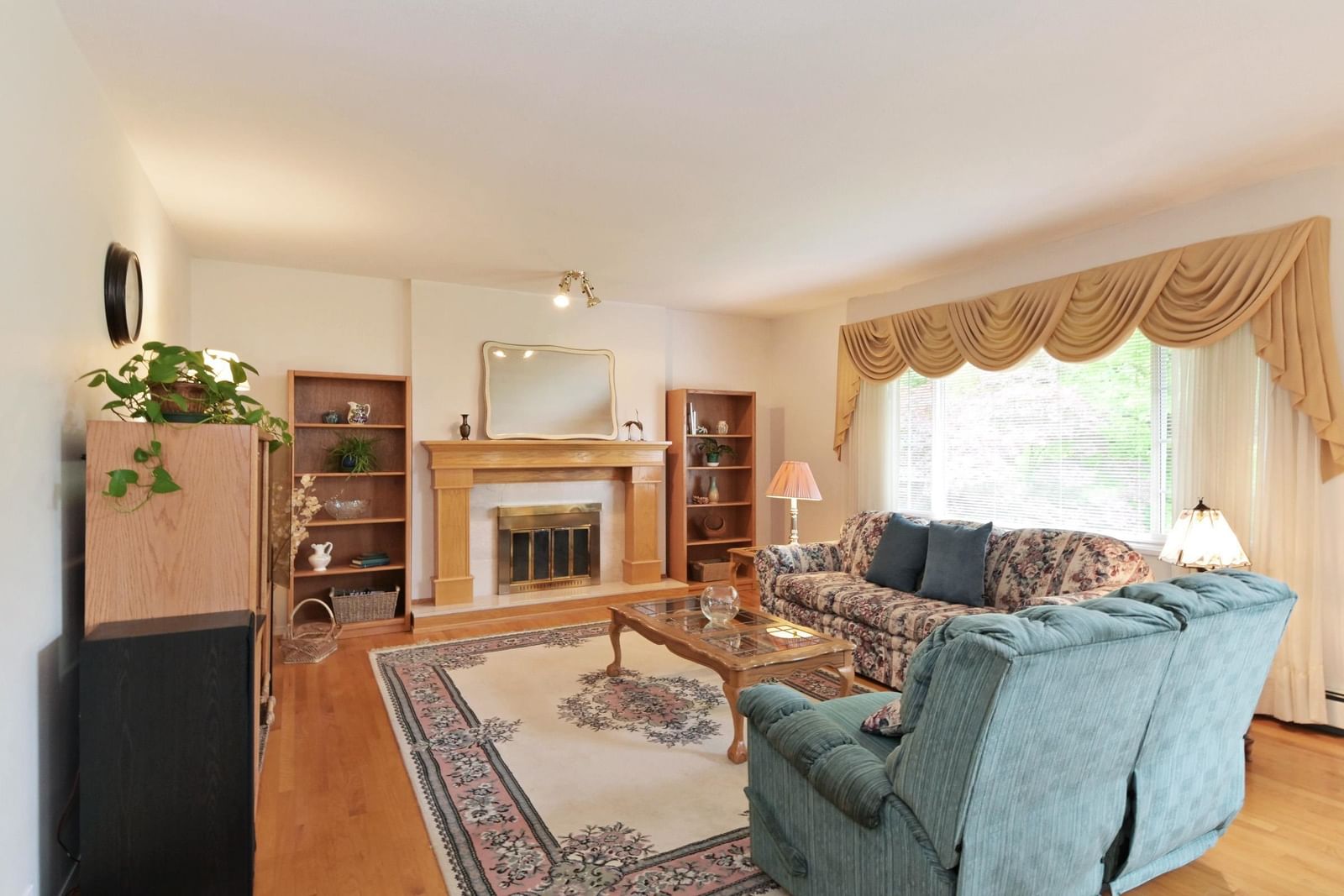 Listing Image 6