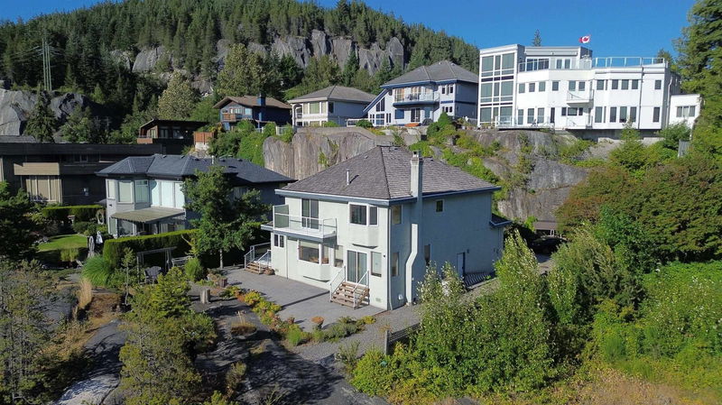 2009 Cliffside Lane, Squamish, British Columbia (MLS R2905846)