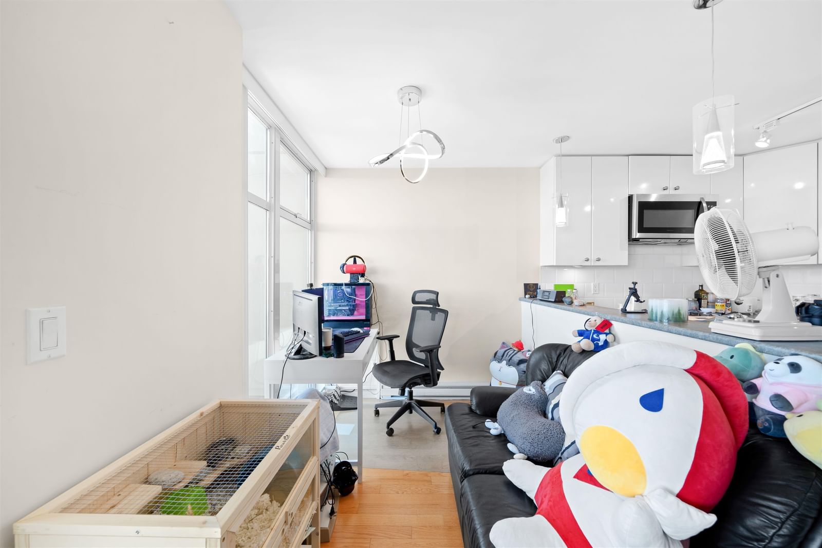Listing Image 12