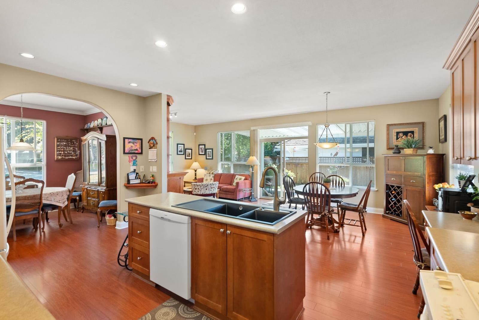 Listing Image 12