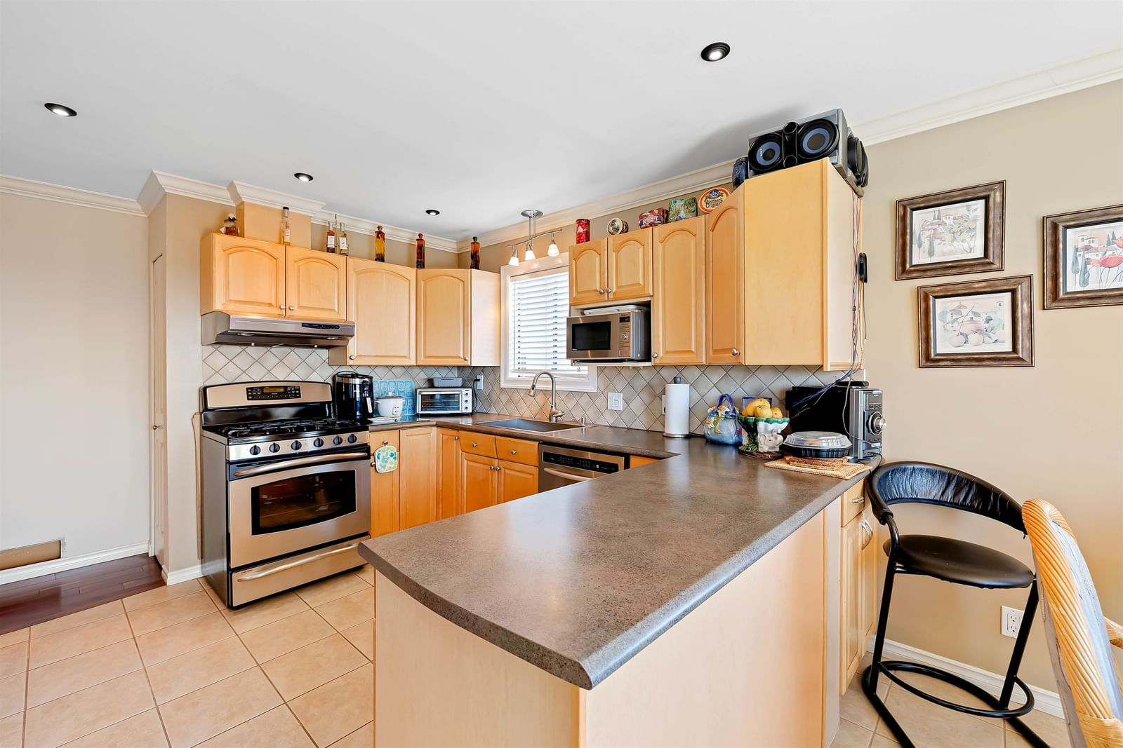 Listing Image 11