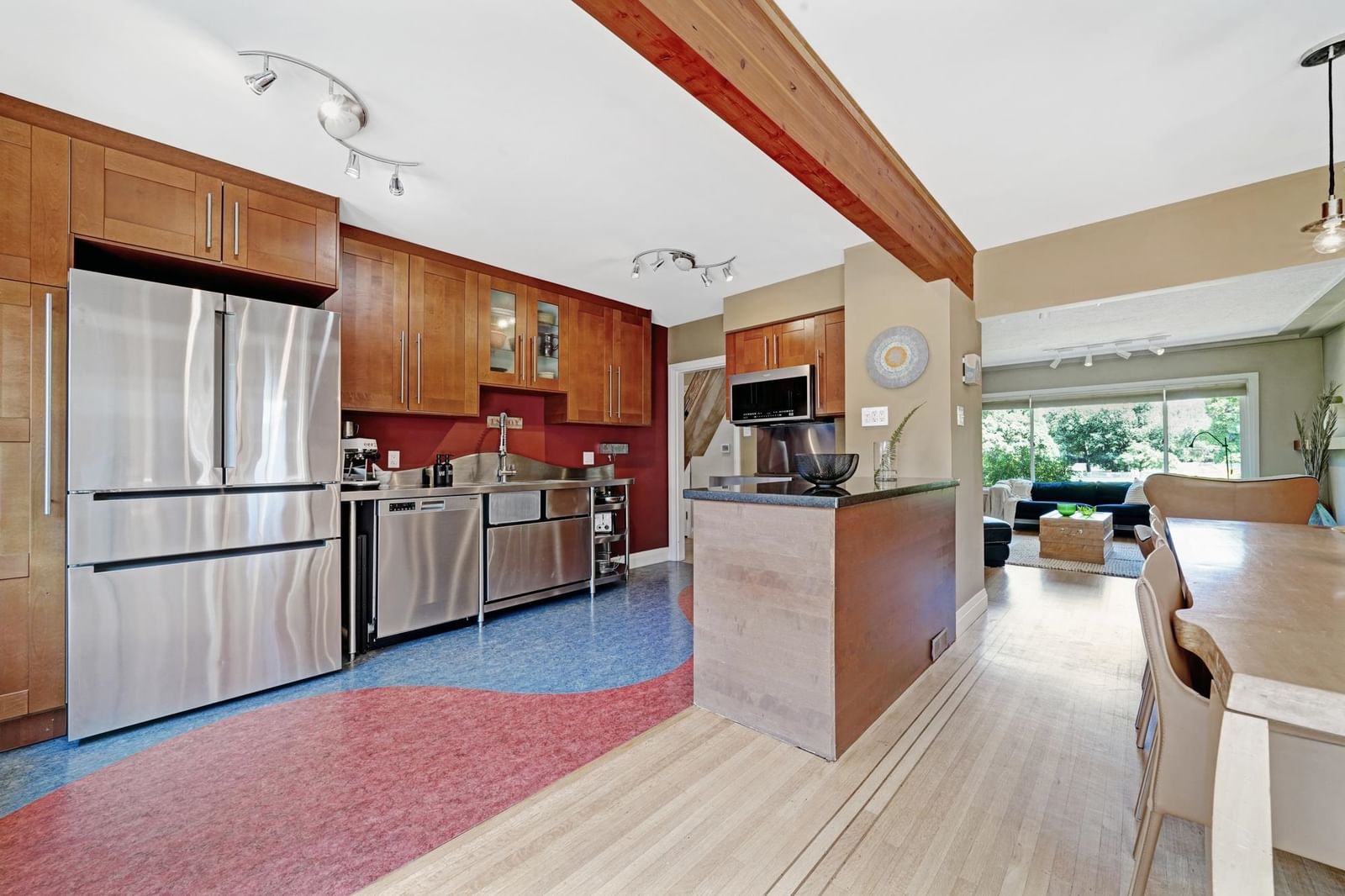 Listing Image 6