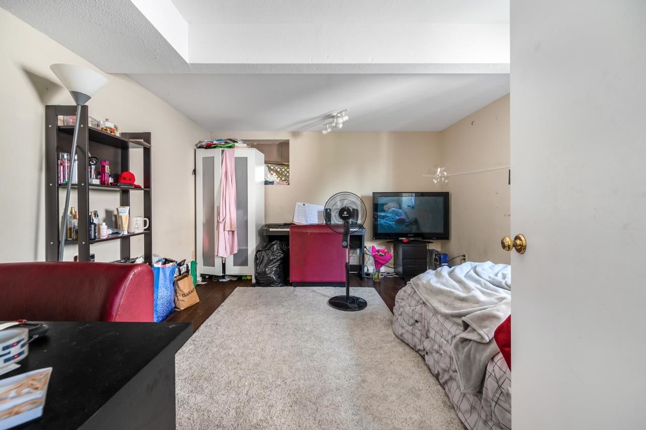 Listing Image 14