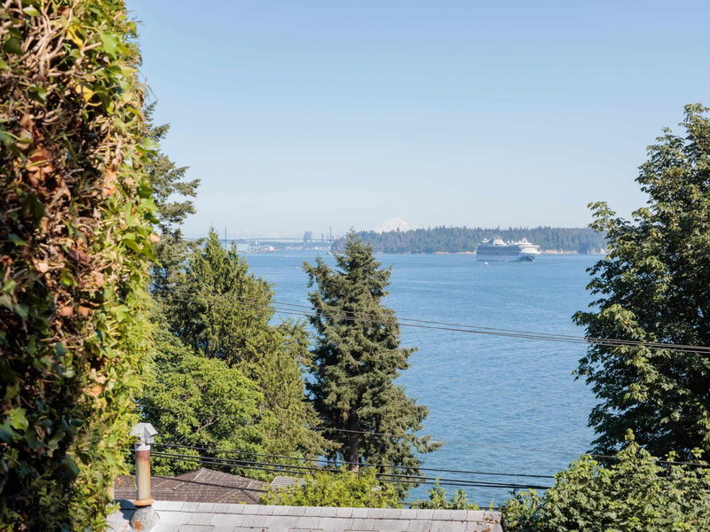 3575 Sunset Lane, West Vancouver, V7V 0A9 | Image 2