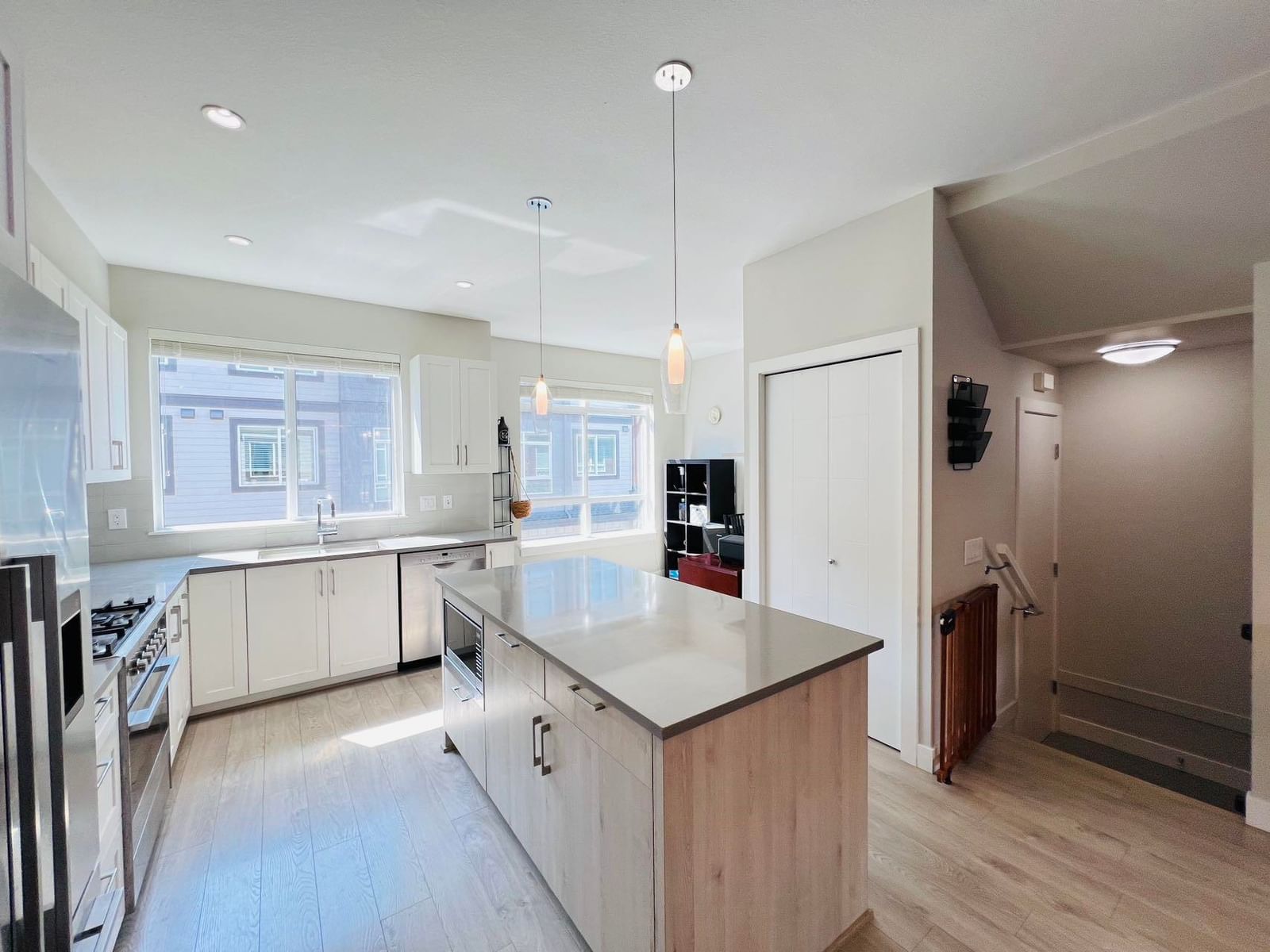Listing Image 12