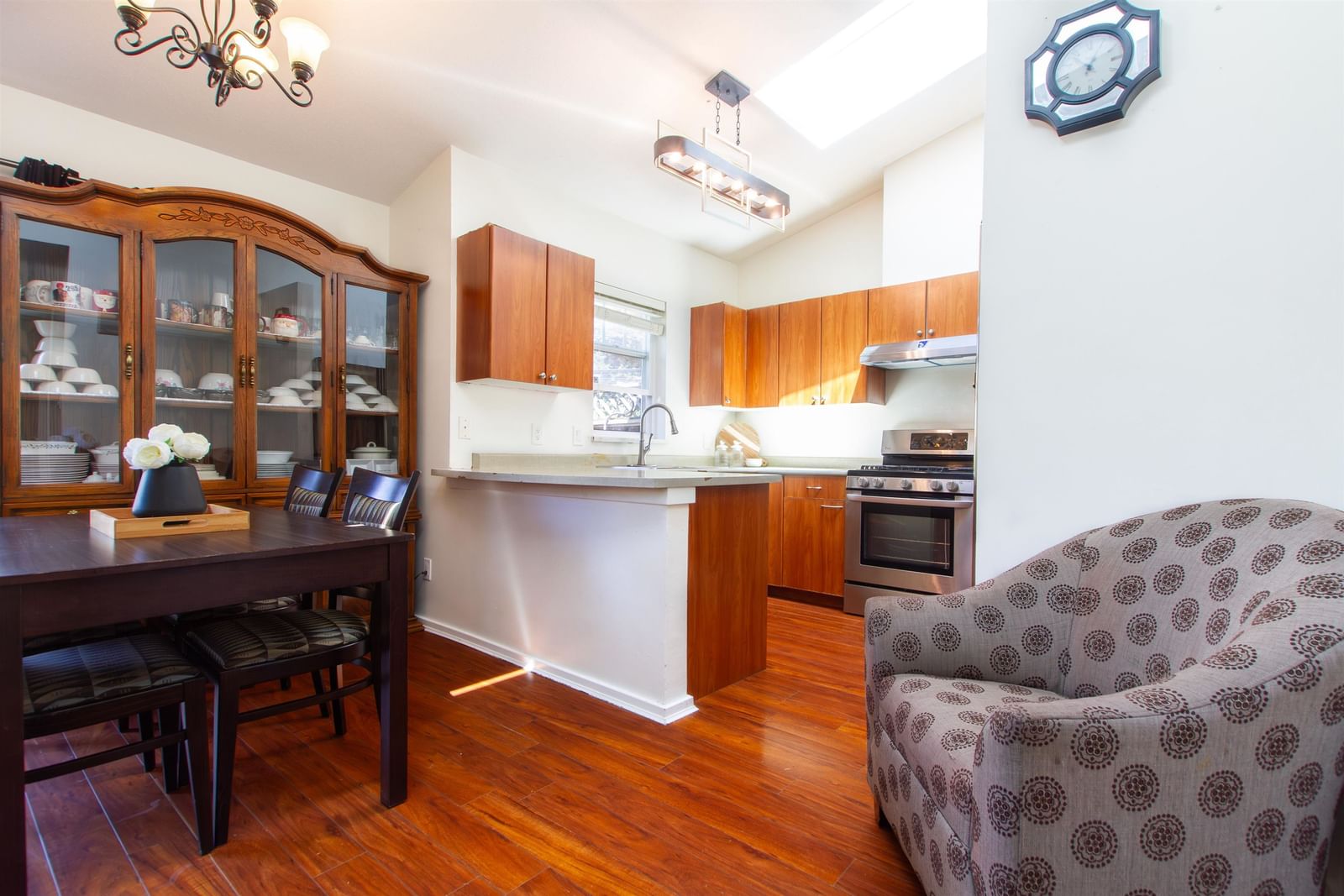 Listing Image 11