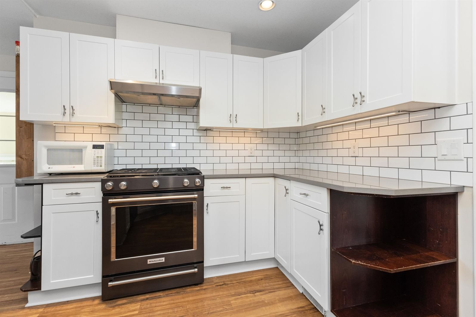 Listing Image 12
