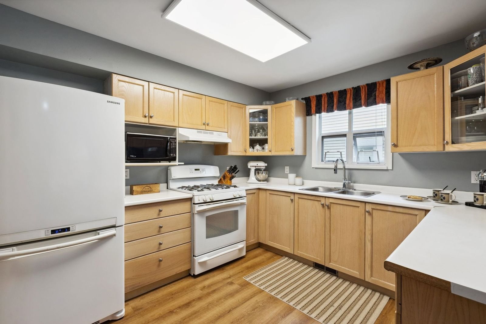Listing Image 10