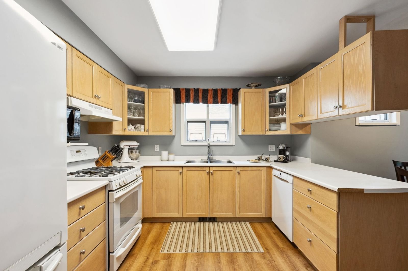 Listing Image 9