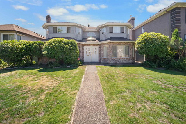 2718 Oliver Crescent
