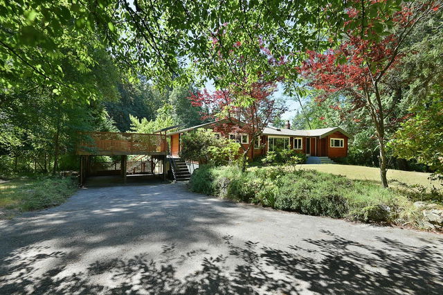 9047 Redrooffs Road