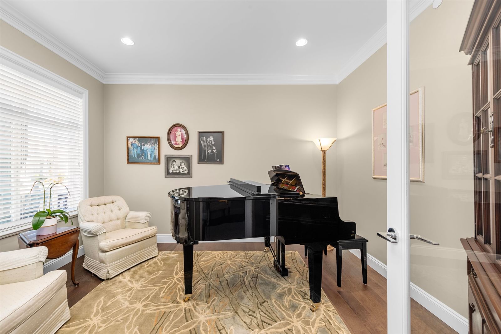 Listing Image 11