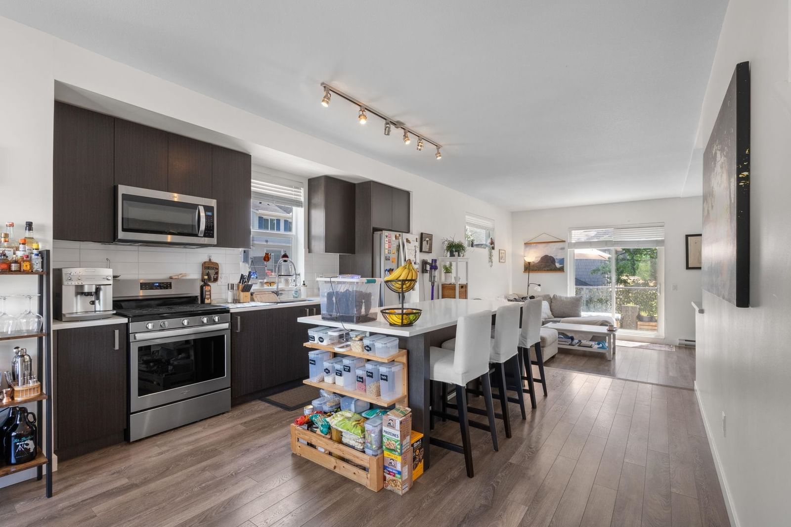 Listing Image 10