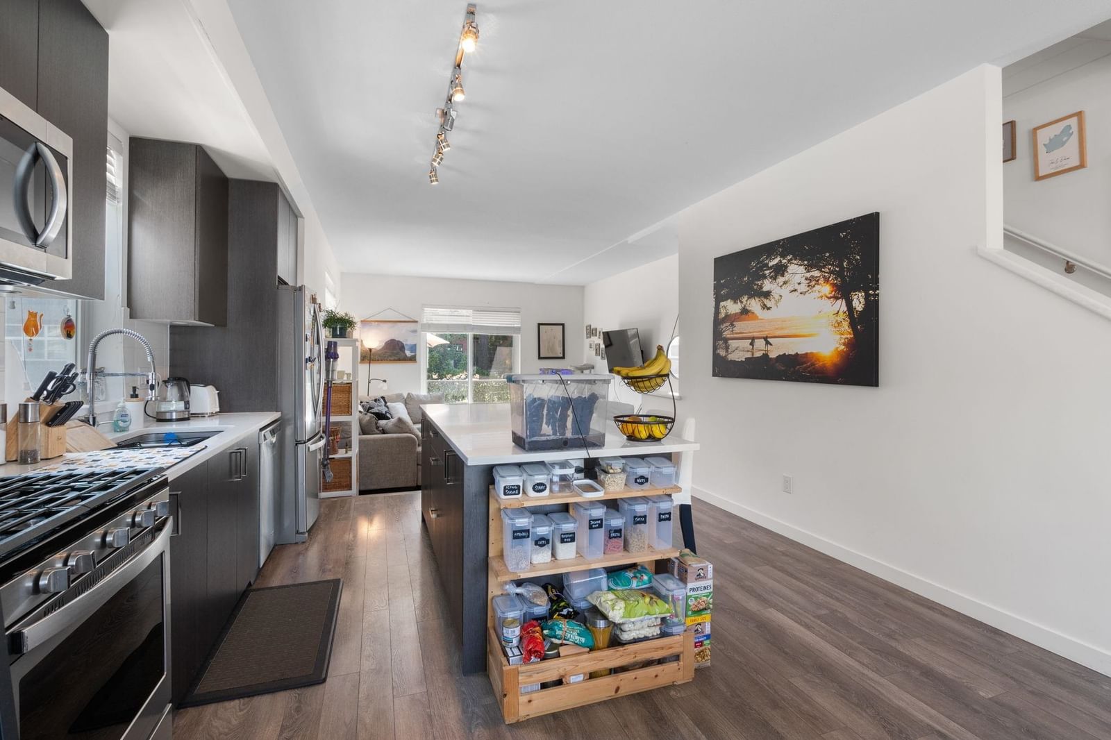 Listing Image 11