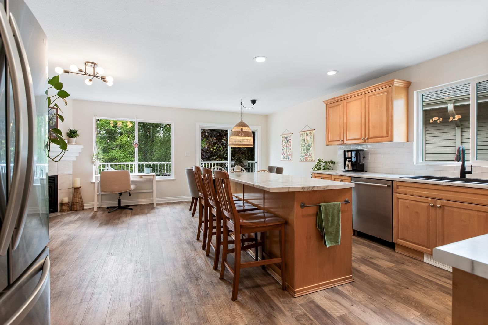 Listing Image 11