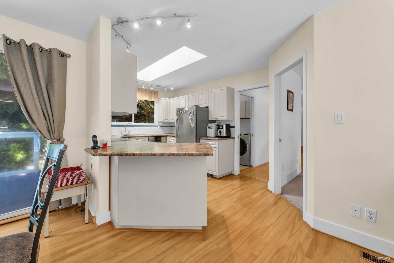 Listing Image 6