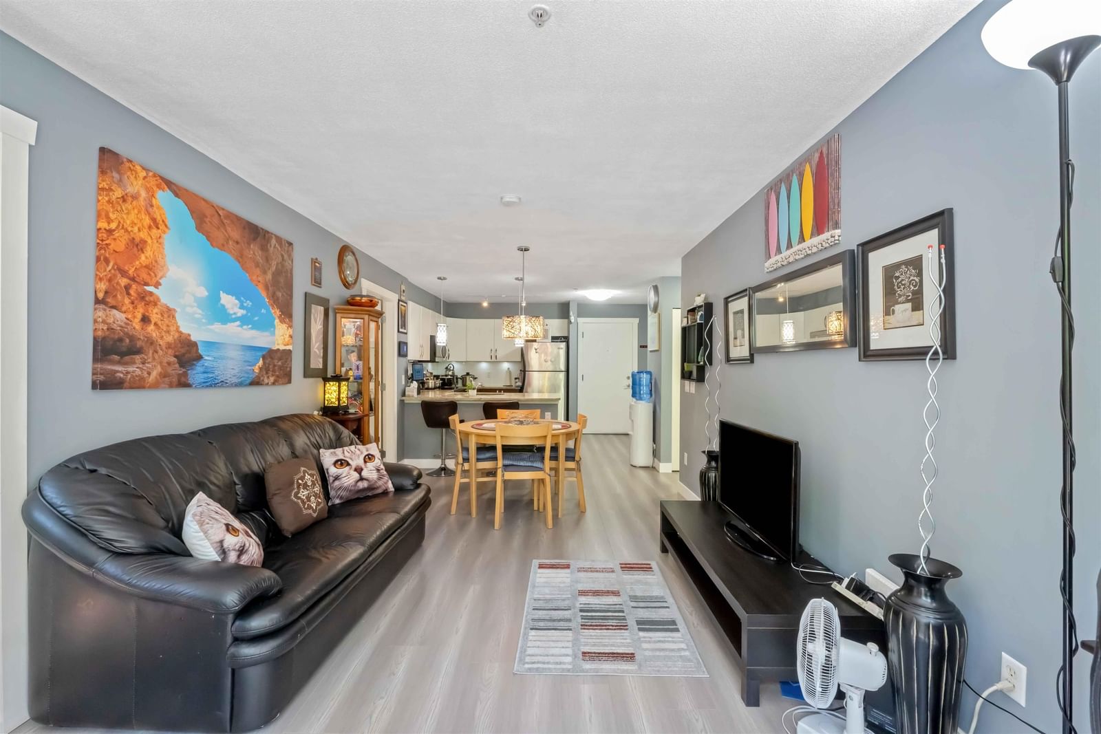 Listing Image 6