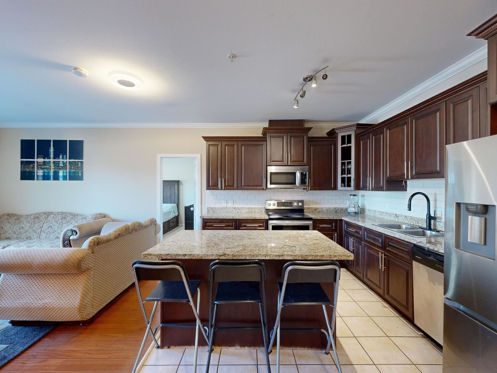 Listing Image 9