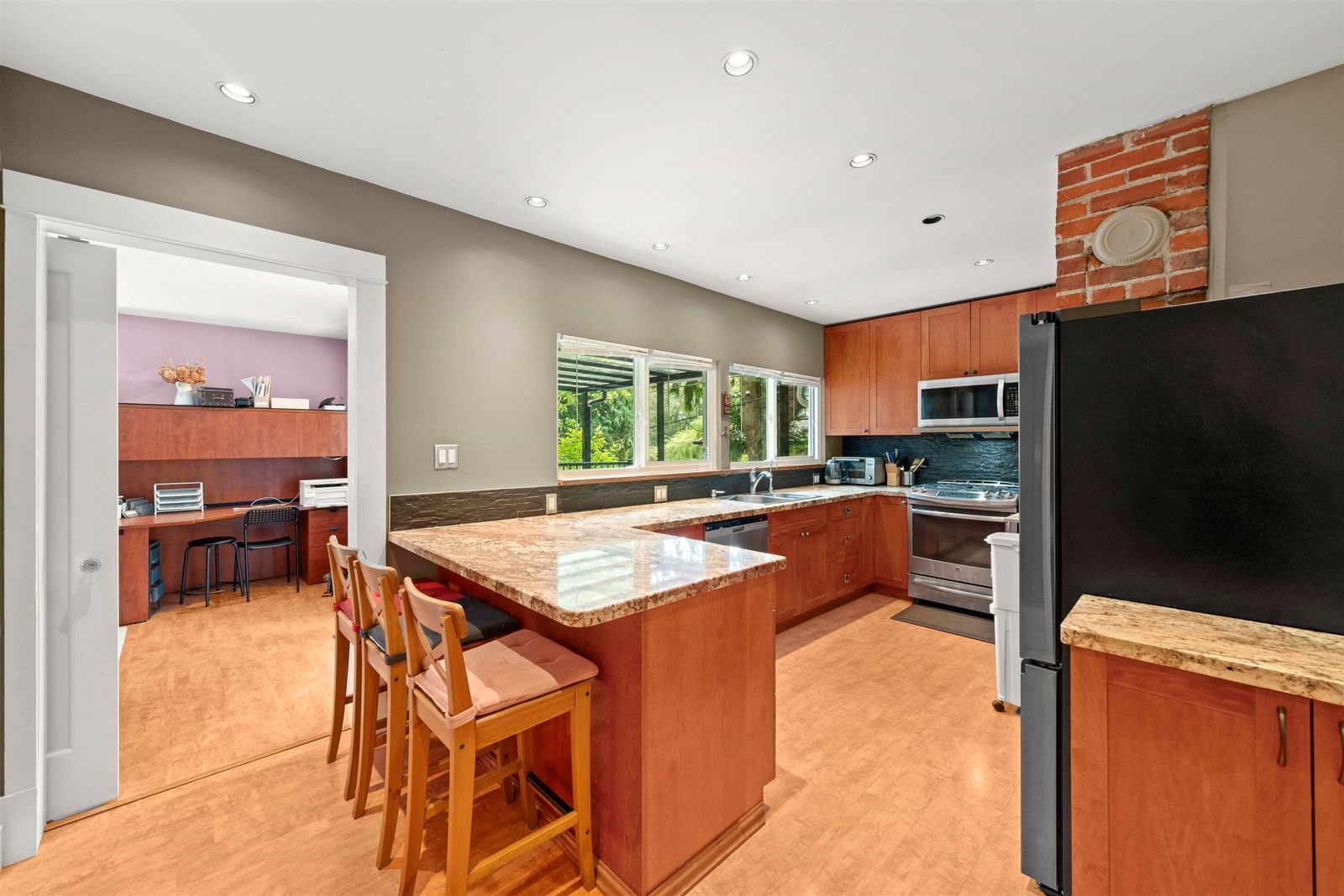 Listing Image 11