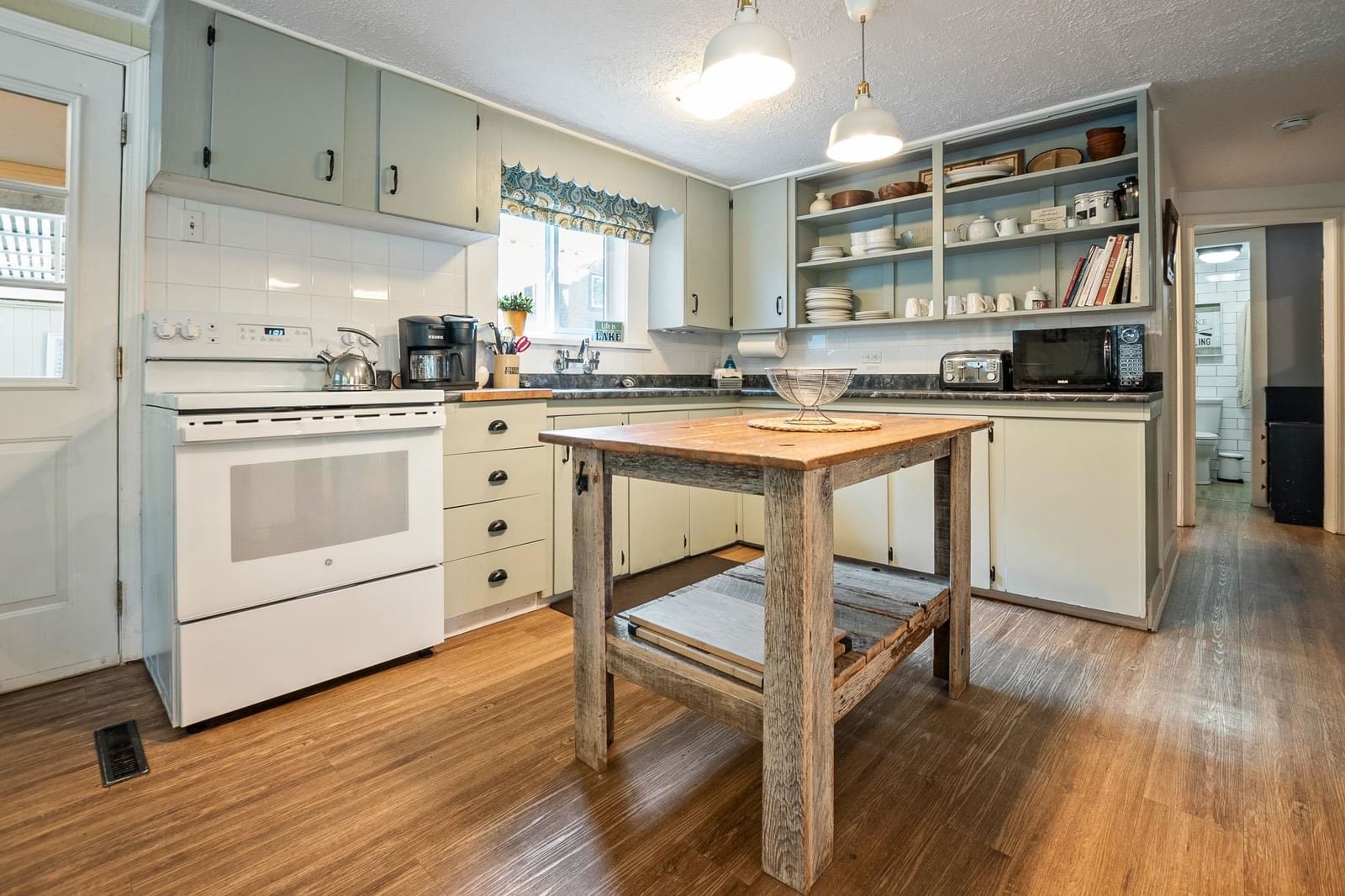 Listing Image 12
