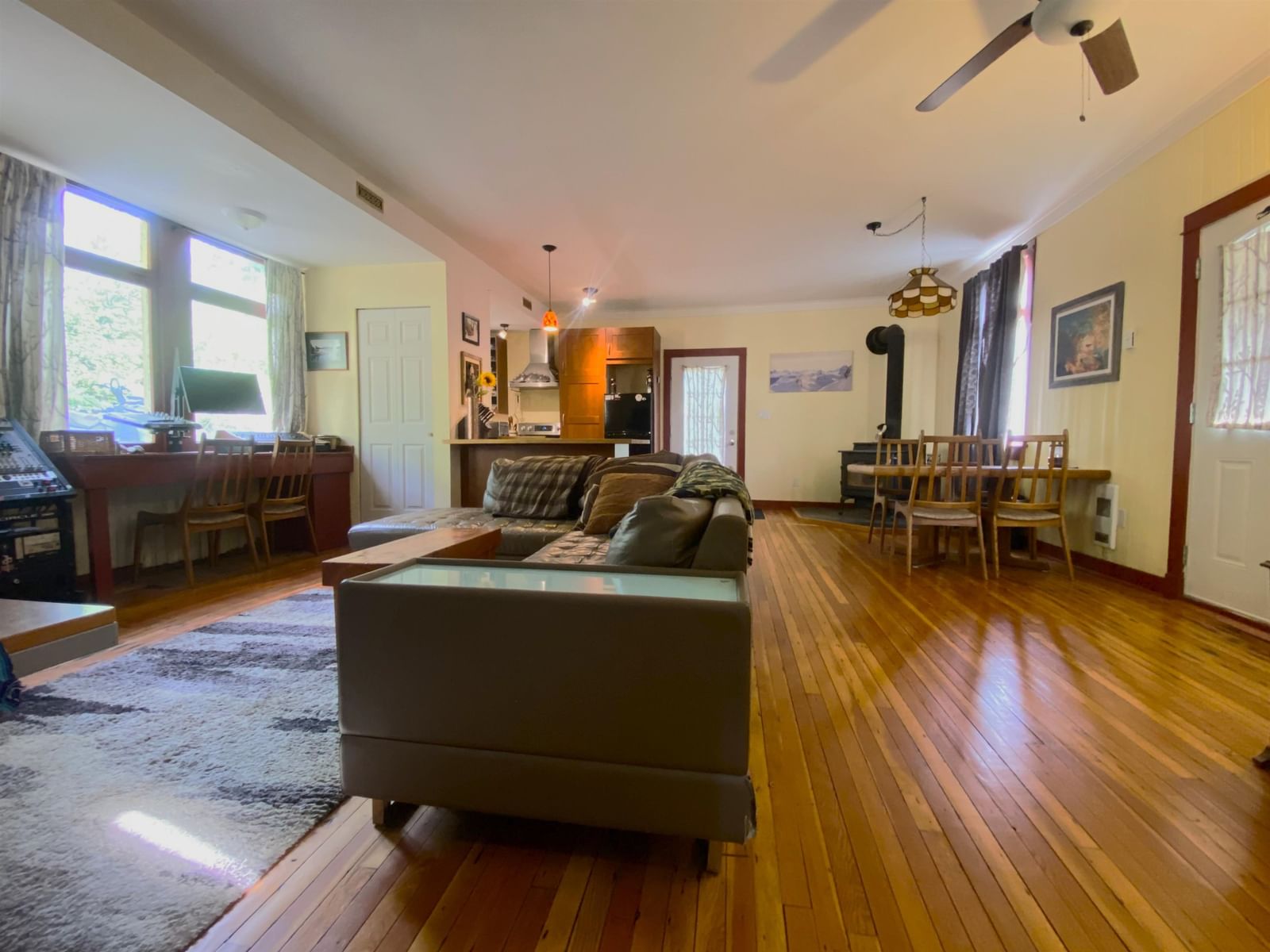 Listing Image 10