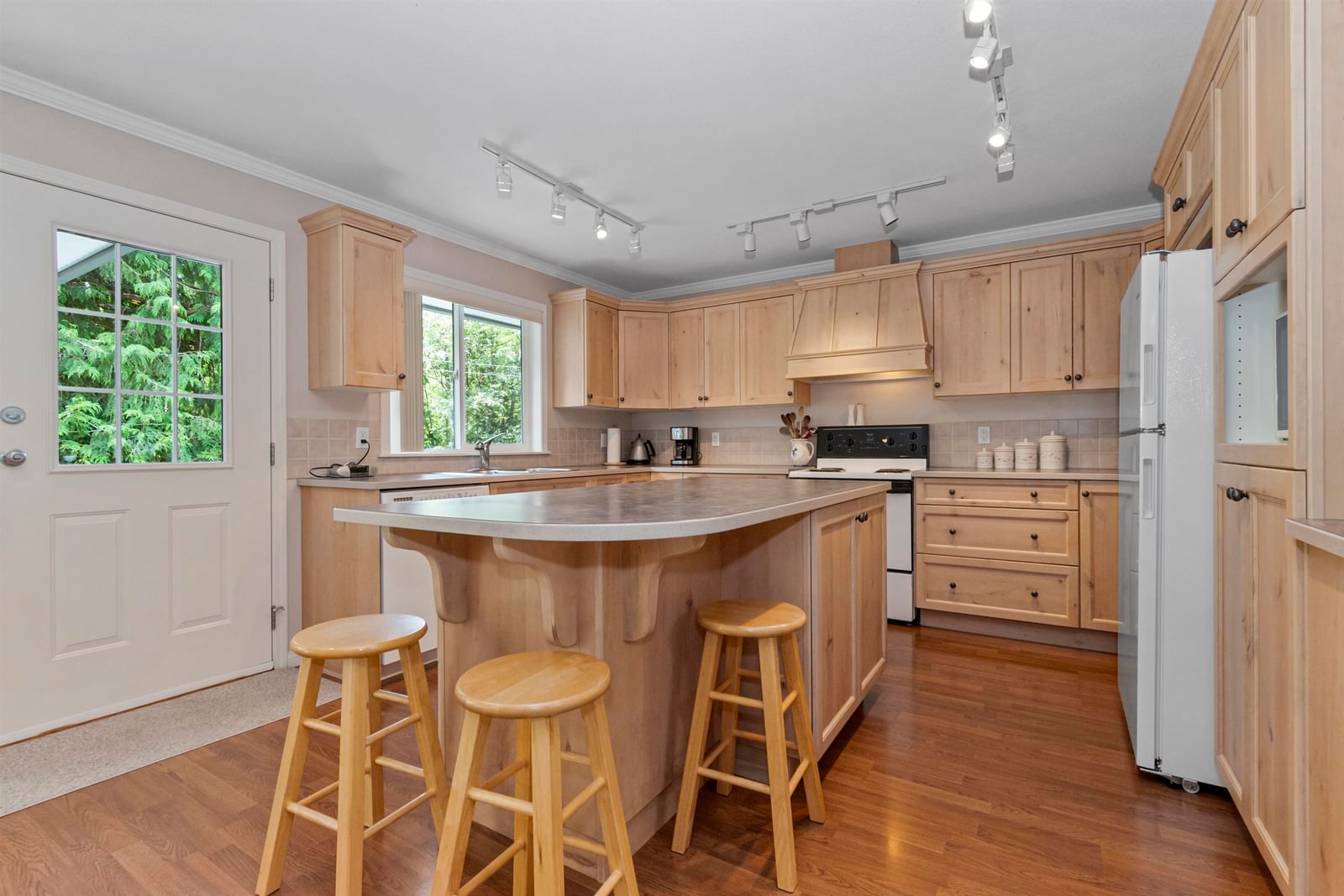 Listing Image 9
