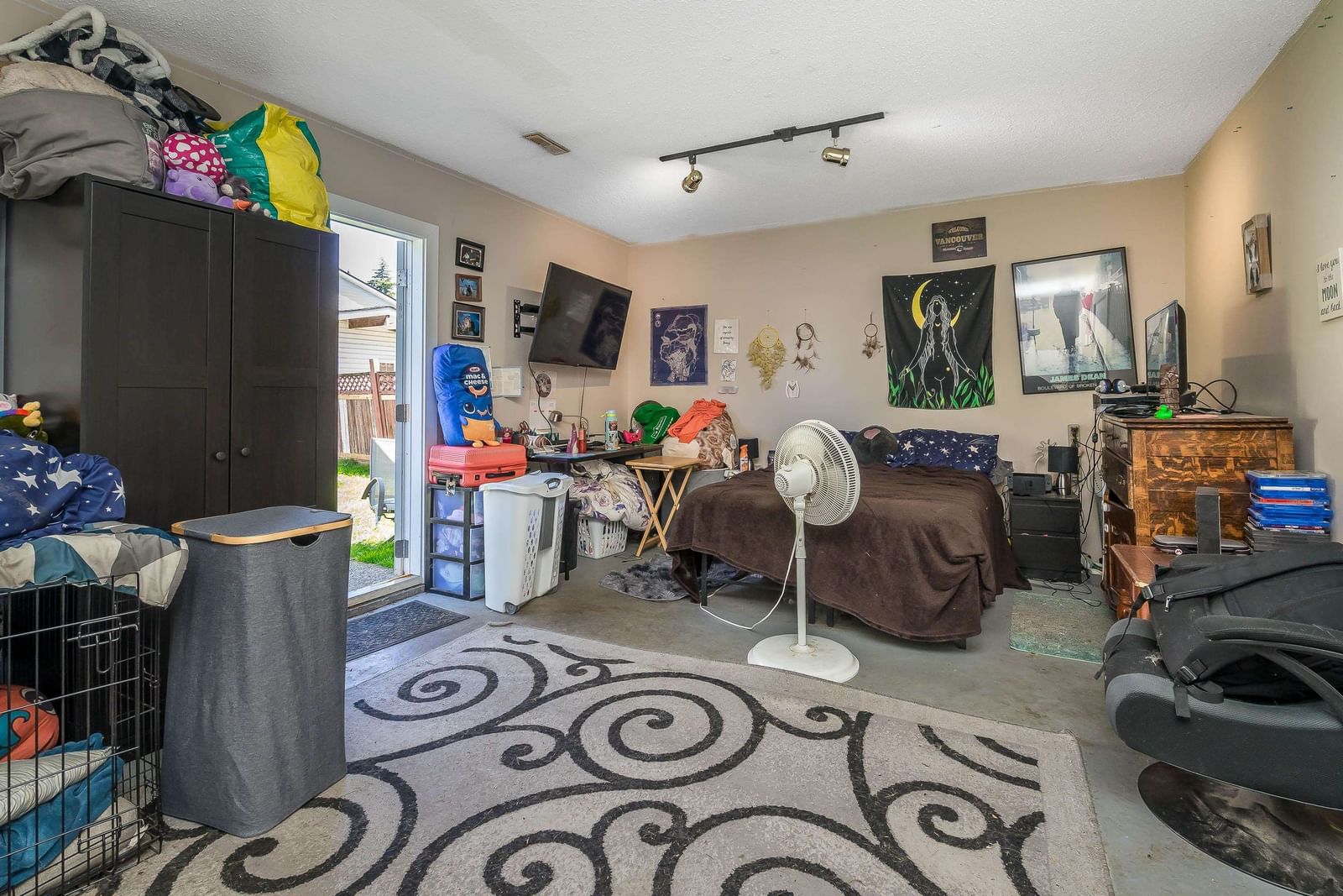 Listing Image 17
