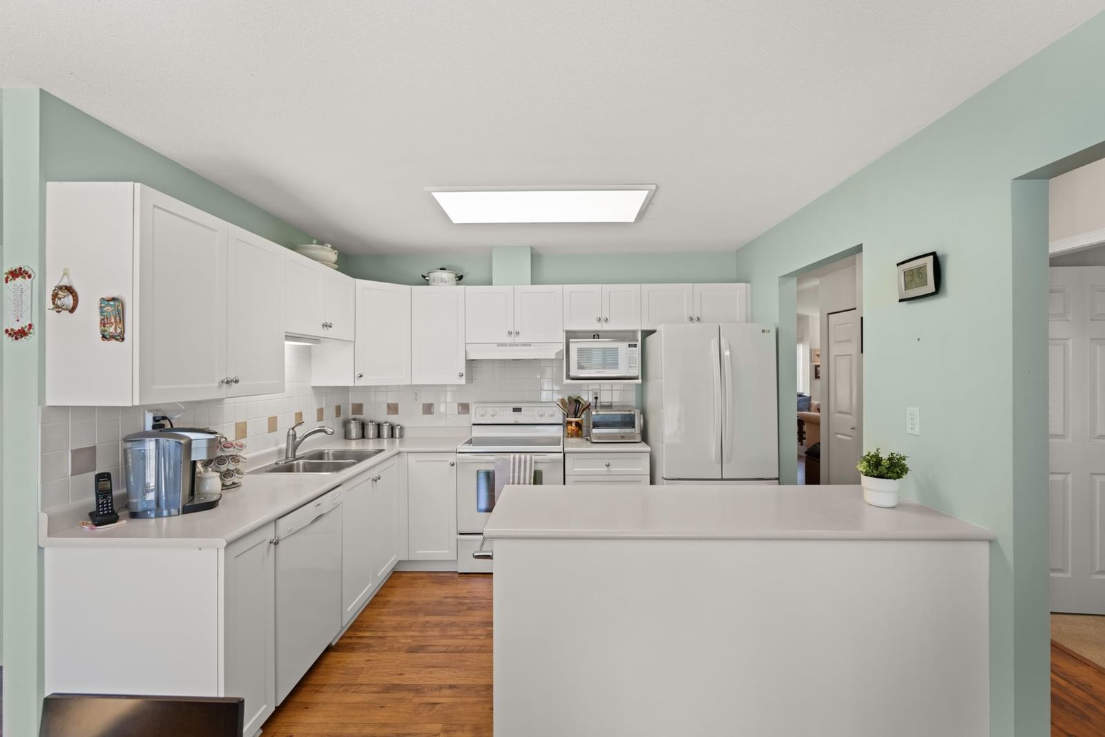 Listing Image 10