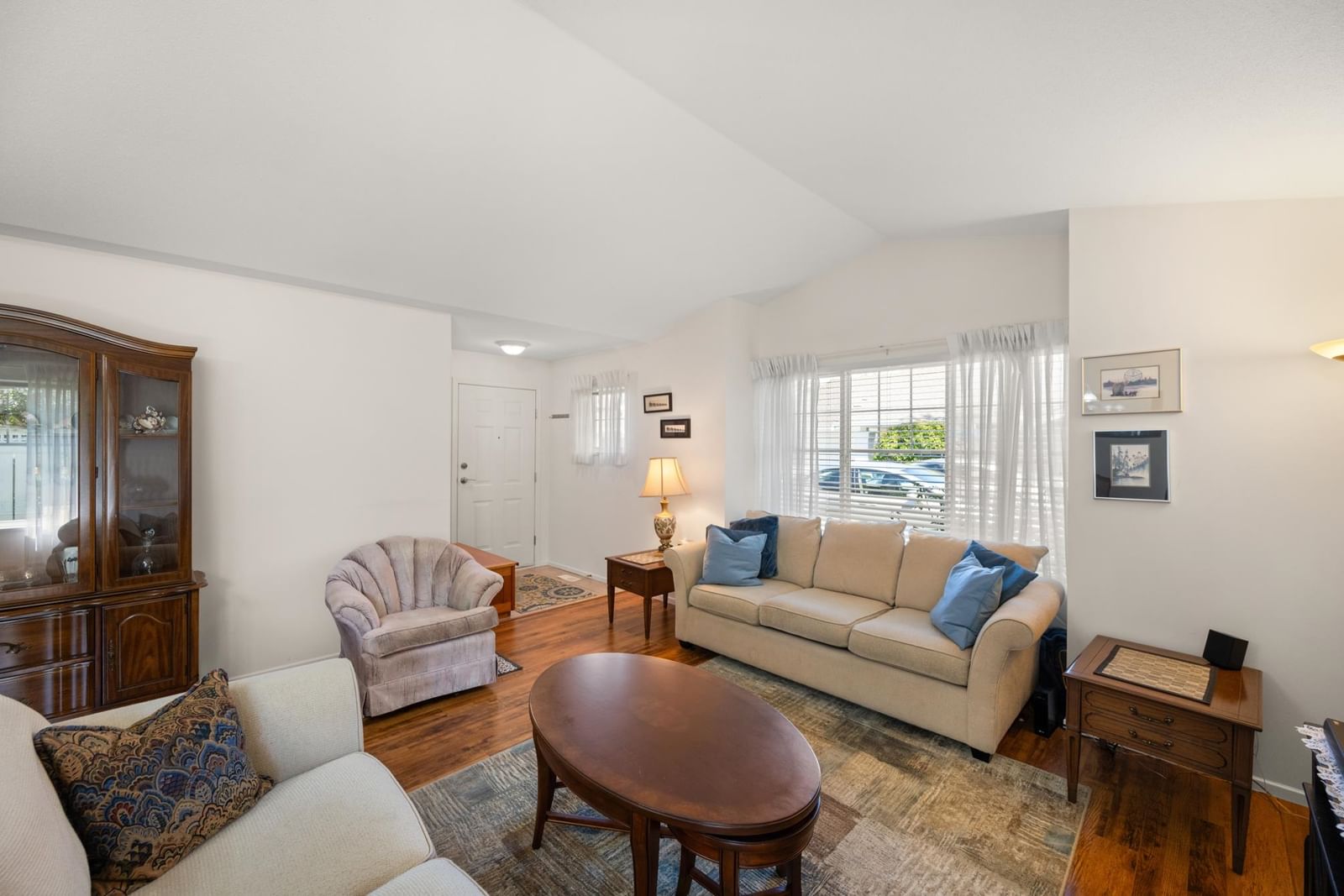 Listing Image 5