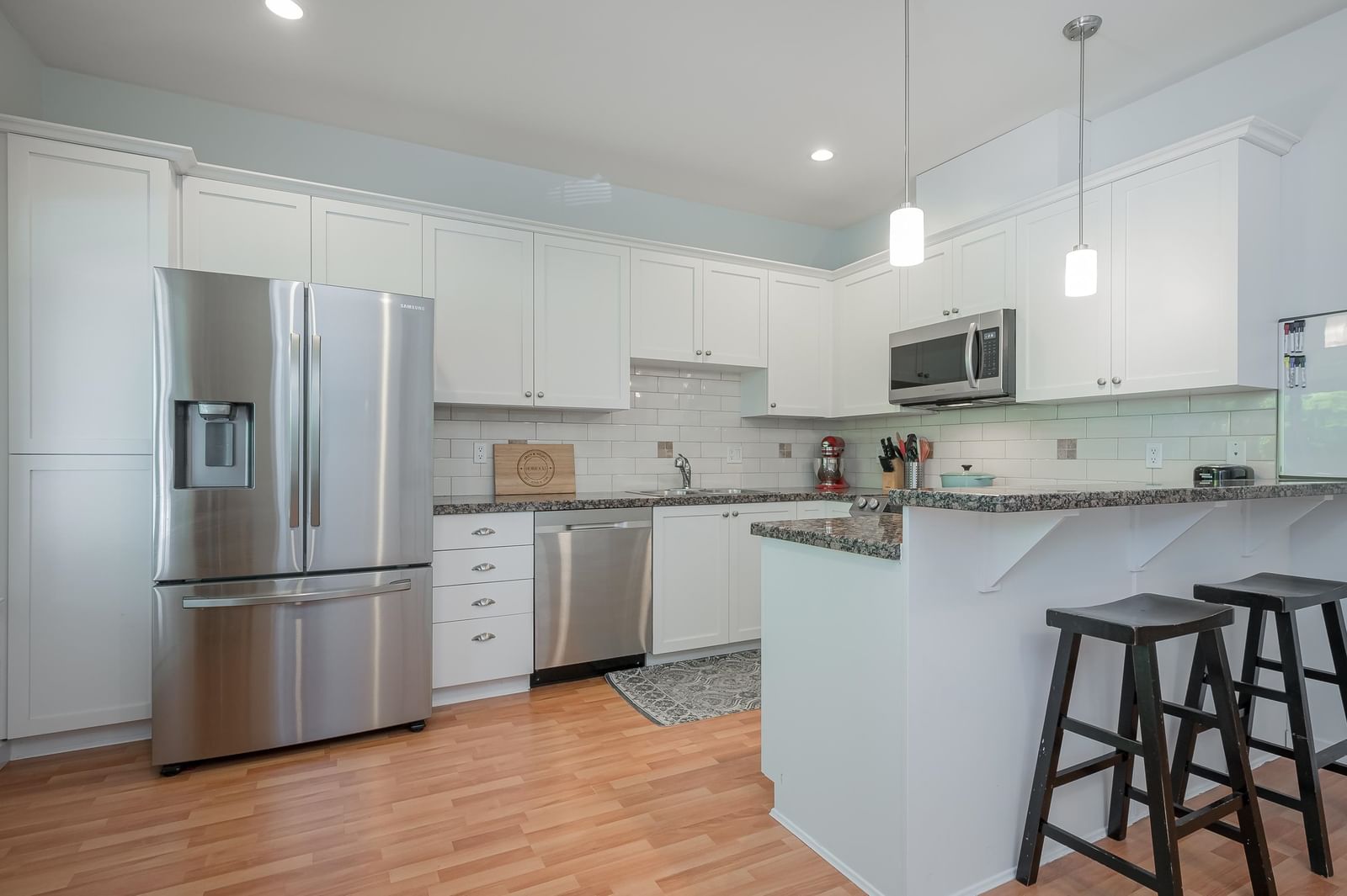Listing Image 11
