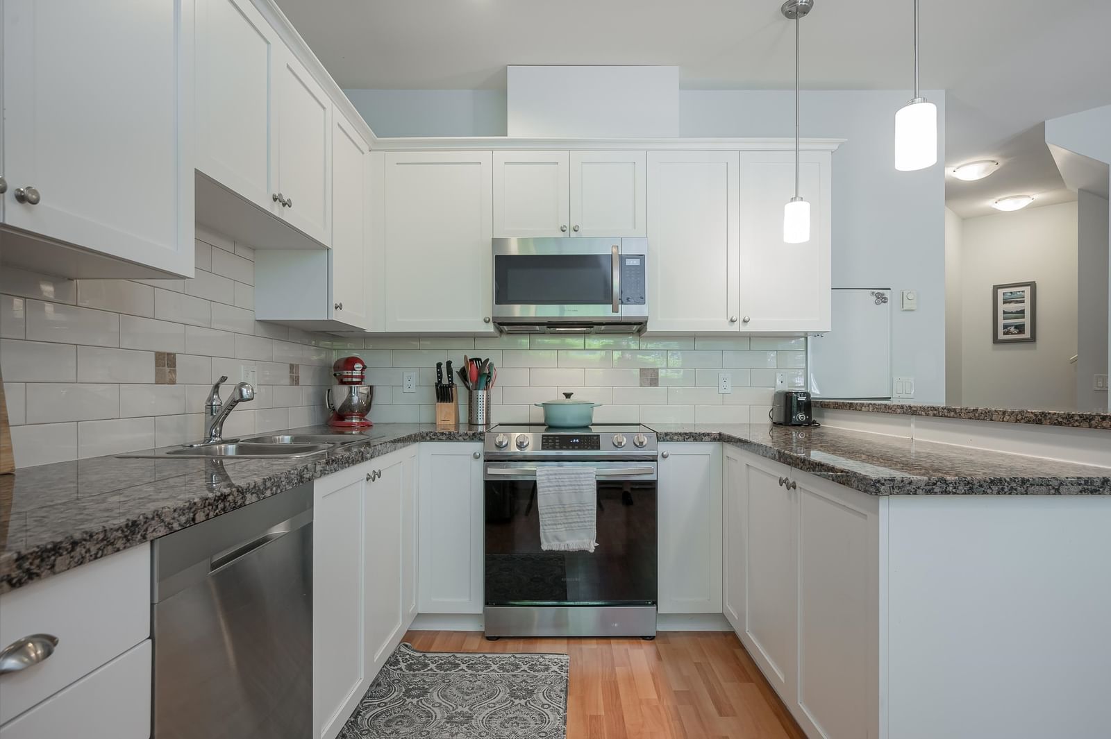Listing Image 12