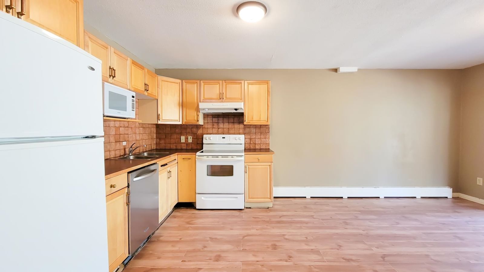 Listing Image 21