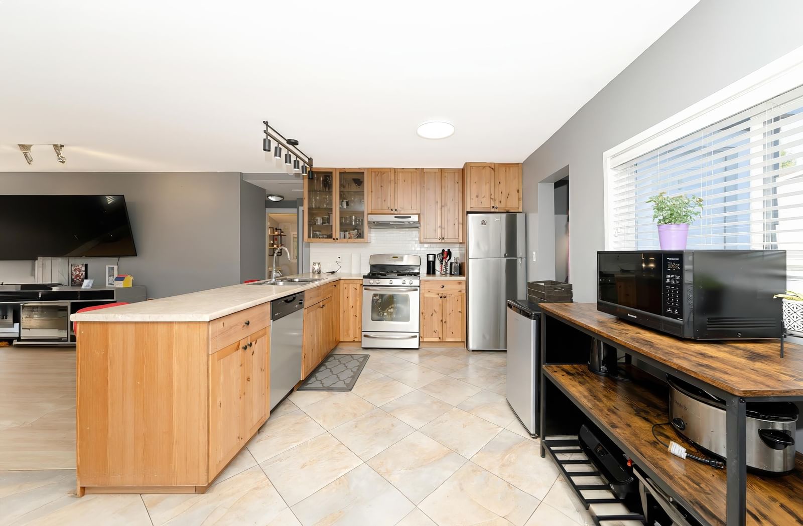 Listing Image 5