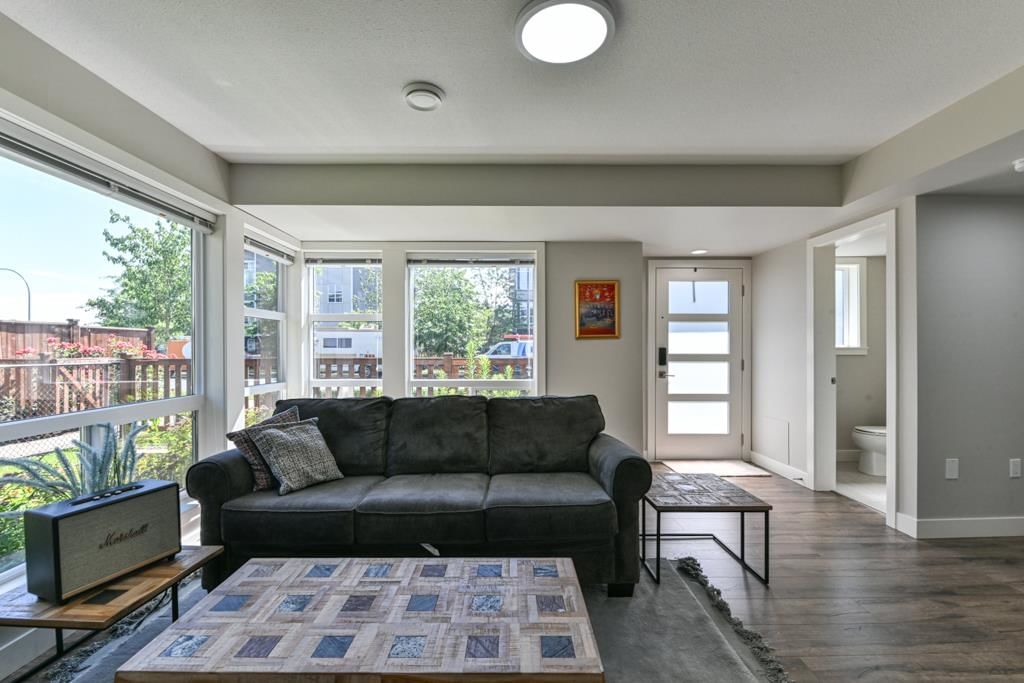 Listing Image 10