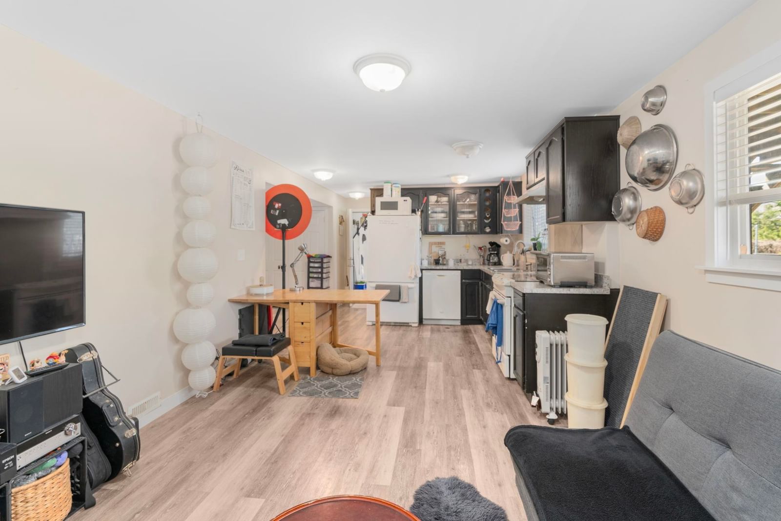 Listing Image 16