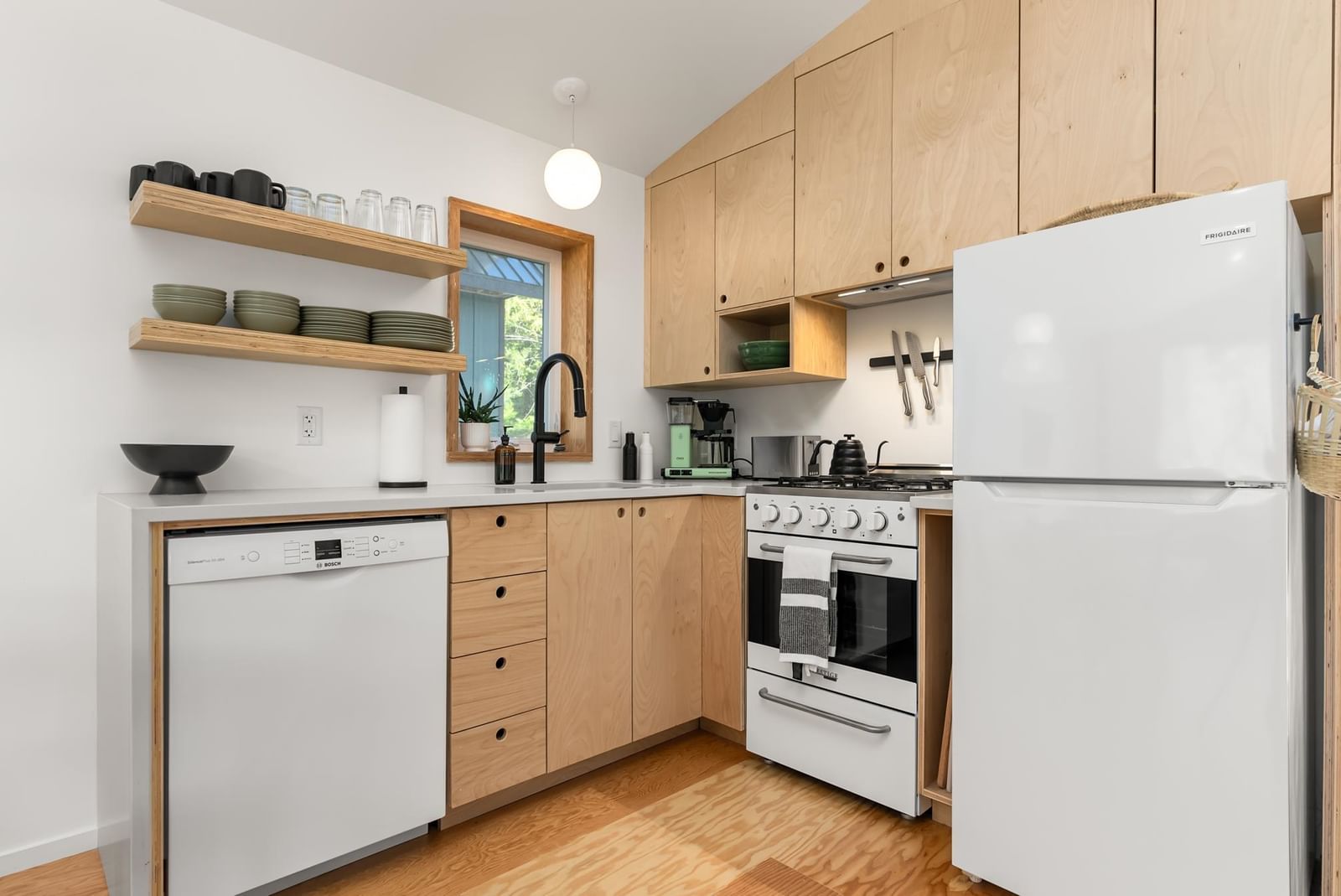 Listing Image 14