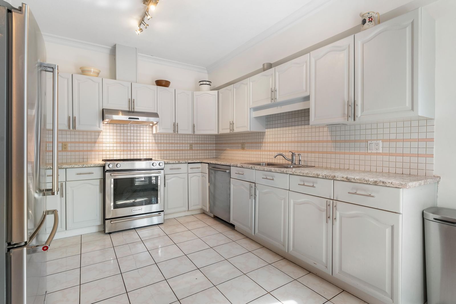 Listing Image 13