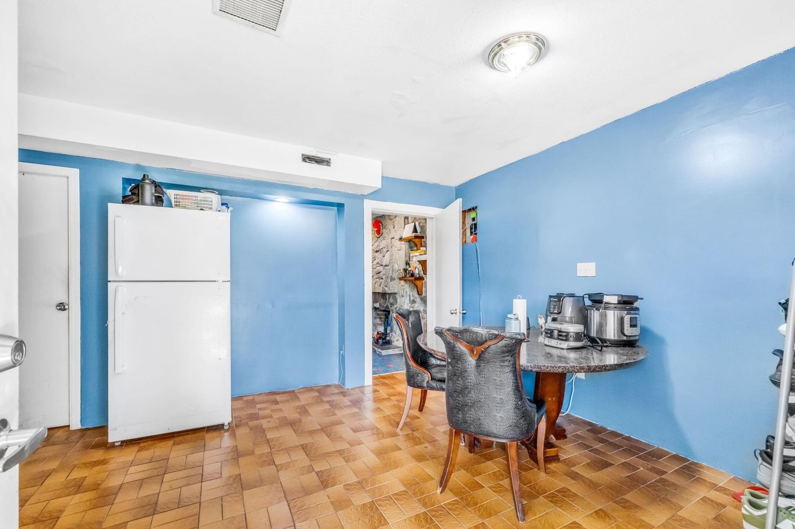 Listing Image 18