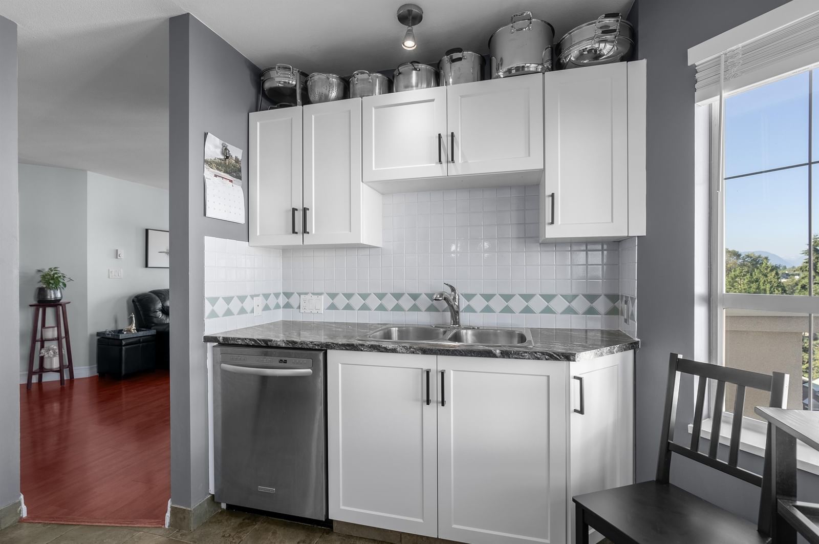 Listing Image 12