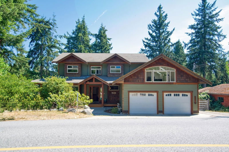 8061 Southwood Road, Halfmoon Bay, British Columbia (MLS R2907779)