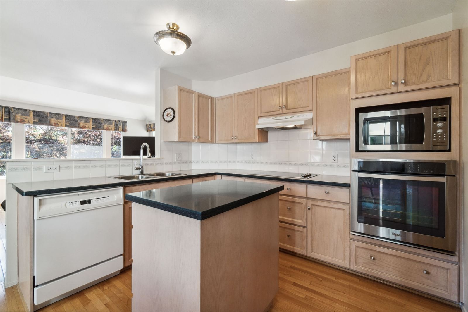 Listing Image 9