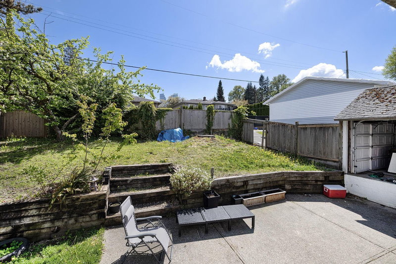 4378 Briarwood Crescent, Burnaby, V5G 2M6 | Image 3