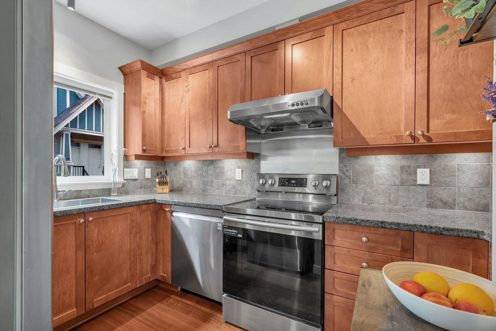 Listing Image 14
