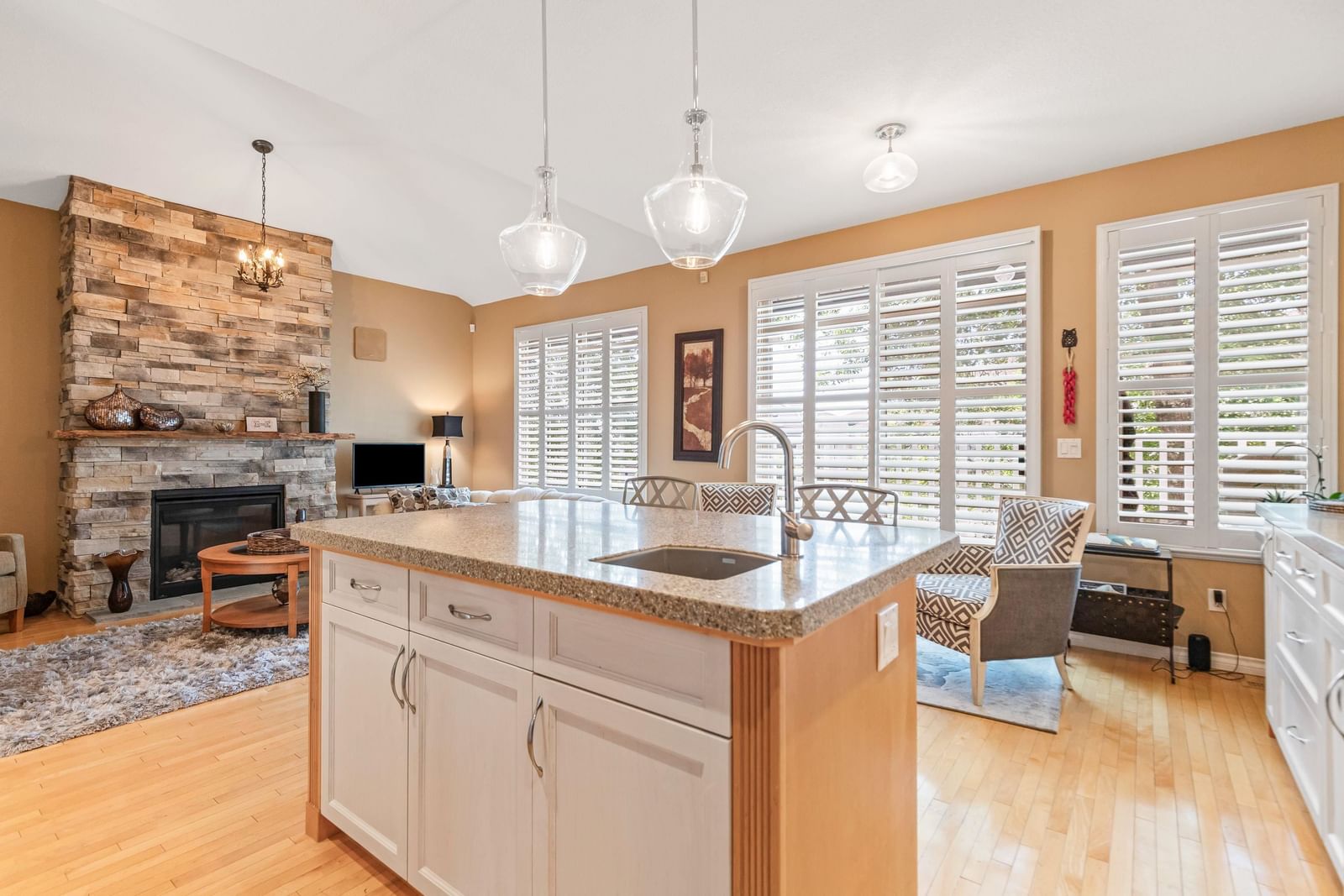 Listing Image 19