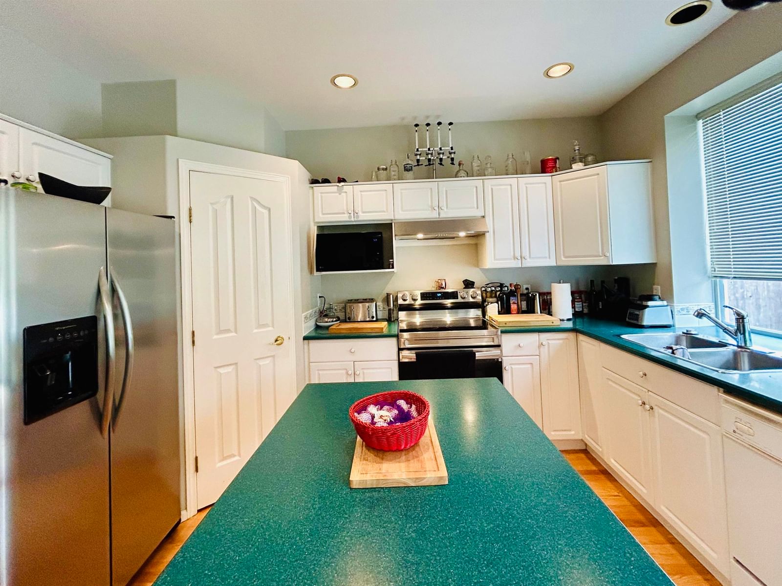 Listing Image 10