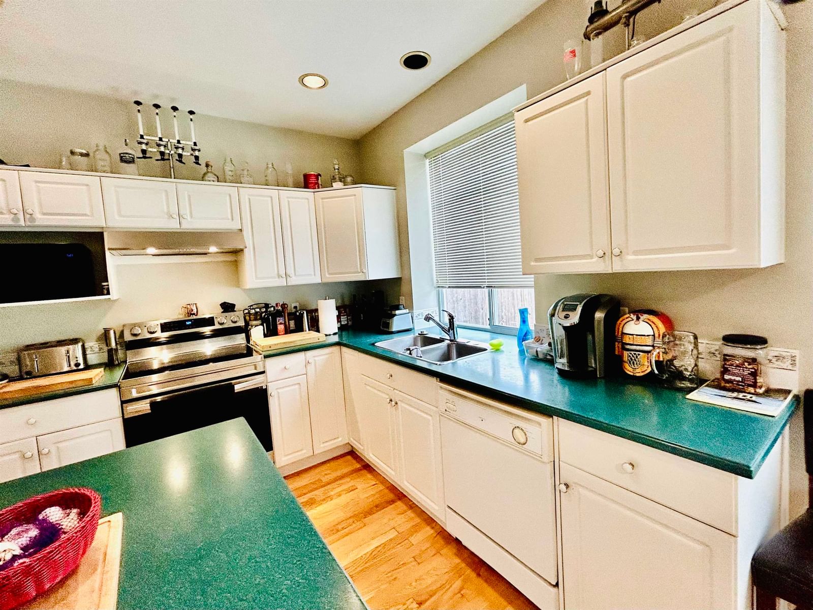 Listing Image 11
