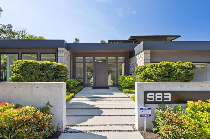 983 Tudor Avenue, North Vancouver, V7R 1X6 | Image 2